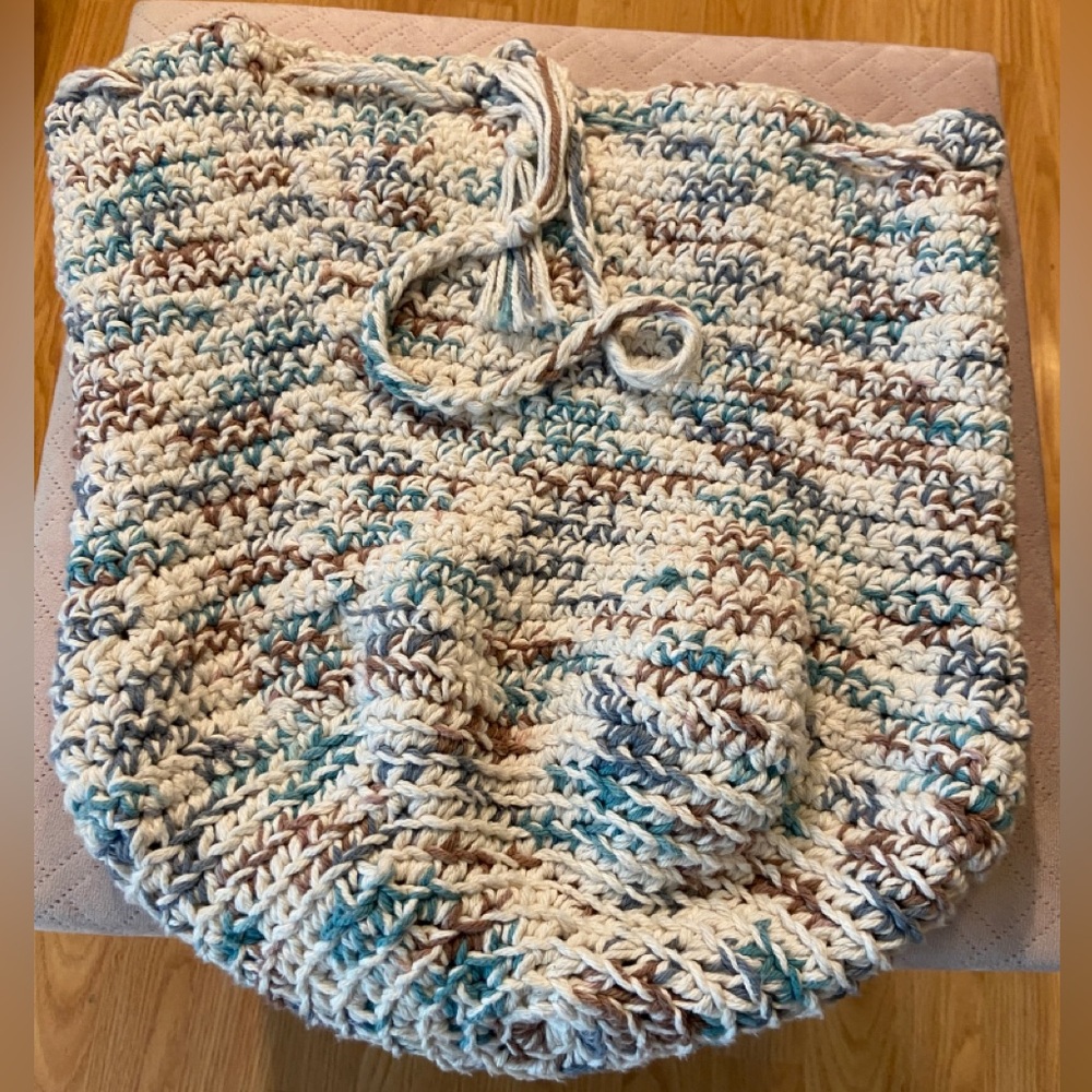 Crotchet hobo bag with adjustable straps